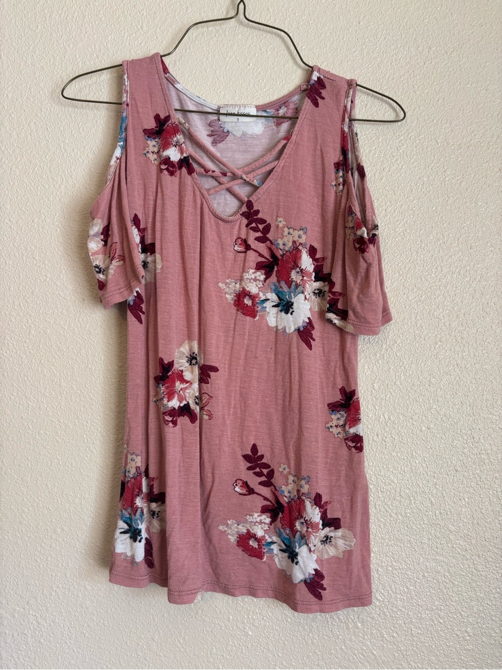 Free Kisses Mauve Pink Floral Cold-Shoulder Crisscross V-Neck Top